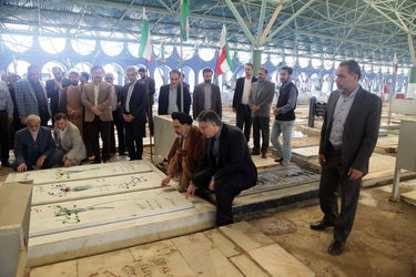 پاسداشت روز شهید با حضور مقامات سازمان آب و برق خوزستان در گلزار شهدای اهواز