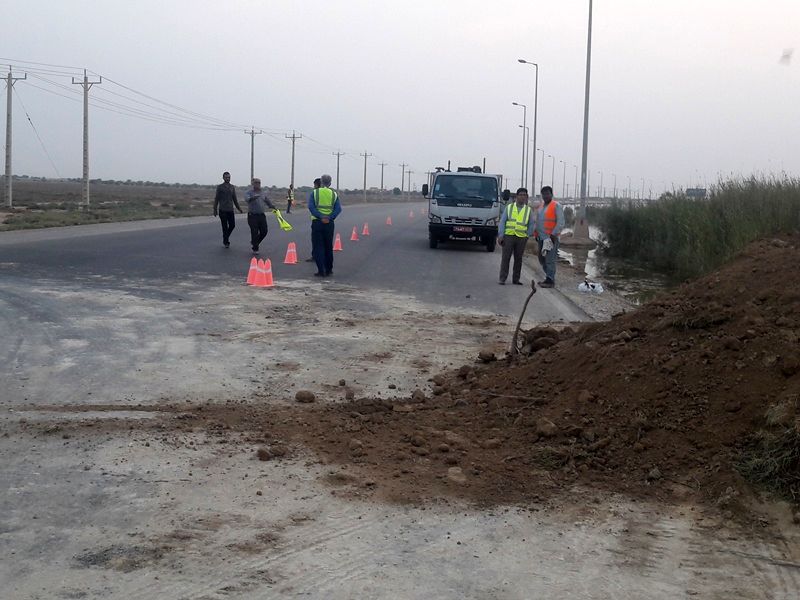 تعمیر ضربتی خط لوله انتقال آب به شهرک شهید چمران(ماهشهر)