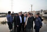 بسیج نیروهای سازمان آب و برق خوزستان برای دفع آب های سطحی- بلوار آریا منطقه معین زاده اهواز/ ۲۷ آذر ماه ۹۸