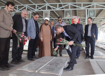 پاسداشت روز شهید با حضور مقامات سازمان آب و برق خوزستان در گلزار شهدای اهواز