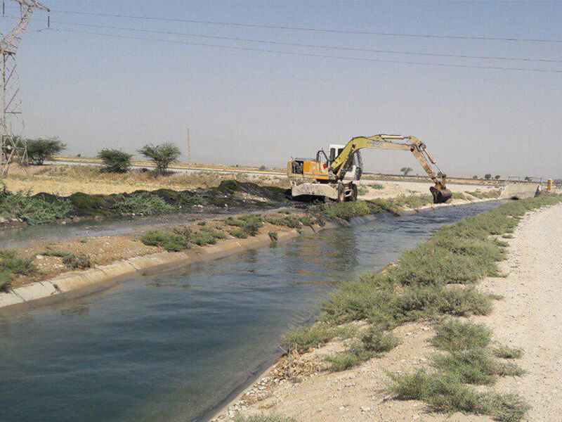 لایروبی کانال ها و زهکش های زیر پوشش شبکه های آبیاری مارون