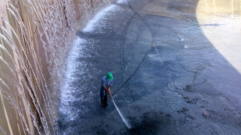 لایروبی و رسوب زدایی کلاریفایرهای تصفیه خانه کوت امیر