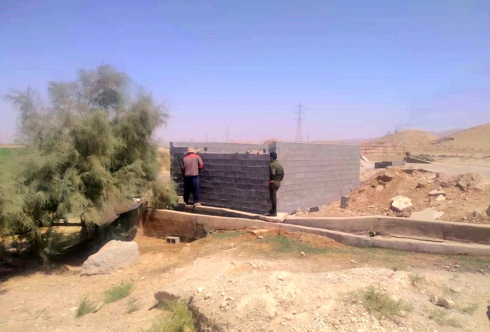 تخریب سازه های غیر قانونی در شبکه های آبیاری مارون