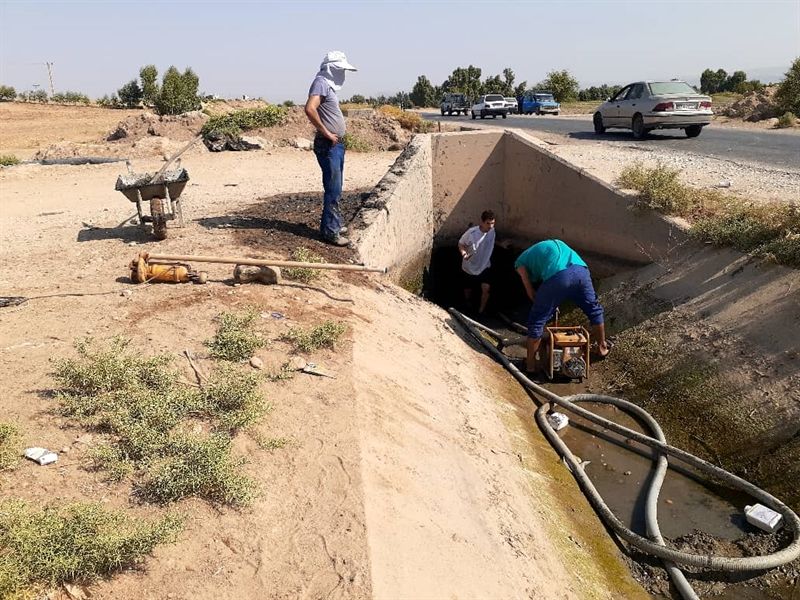 عملیات لایروبی سیفون های شماره ۲ و ۳ کانال G5 شبکه آبیاری گتوند انجام شد