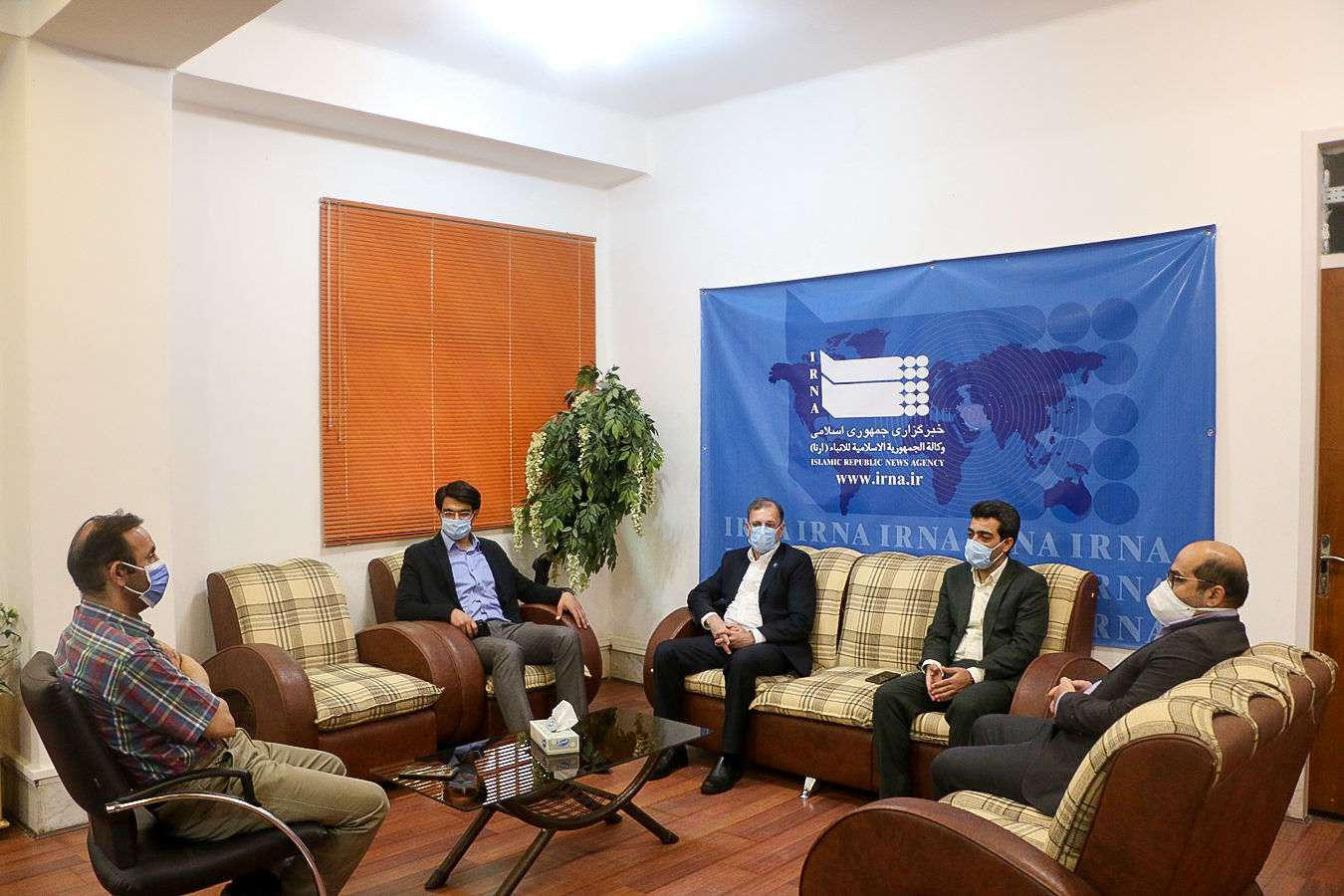 دیدار مدیر روابط عمومی سازمان آب و برق خوزستان با جمعی از رسانه‌های استانی