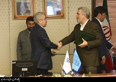 تفاهم‌نامه توسعه فعالیت‌های گردشگری در حاشیه سدها و منابع آبی کشور به امضا رسید

