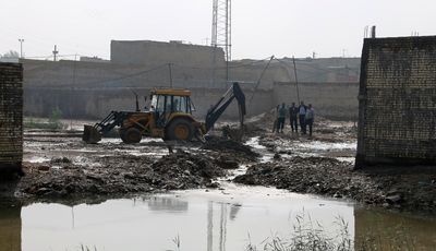   امدادرسانی به اهالی شهرستان کارون در پی آب گرفتگی معابر آن شهر 